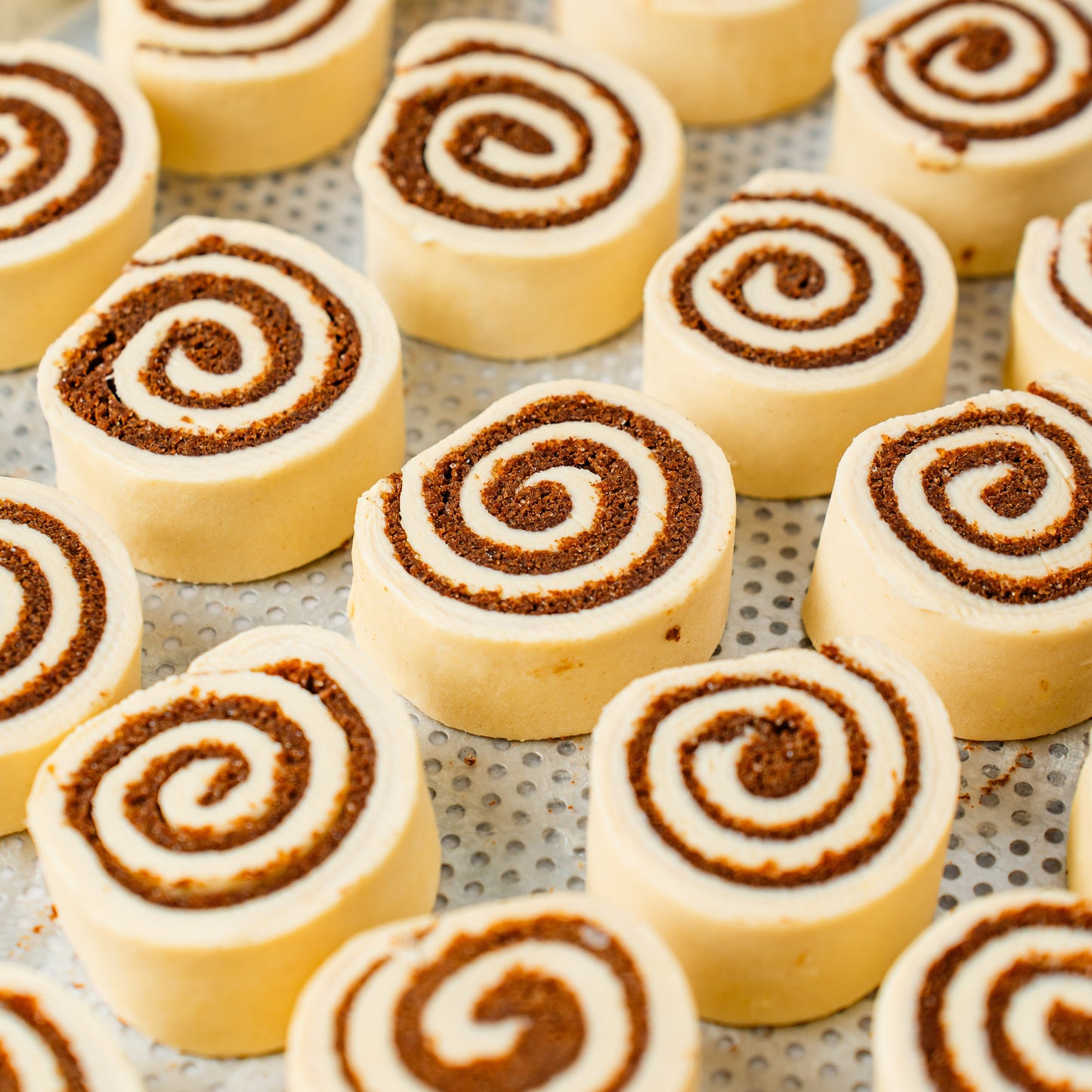 Bake-it-Yourself Frozen Cinnamon Roll (12 pcs)